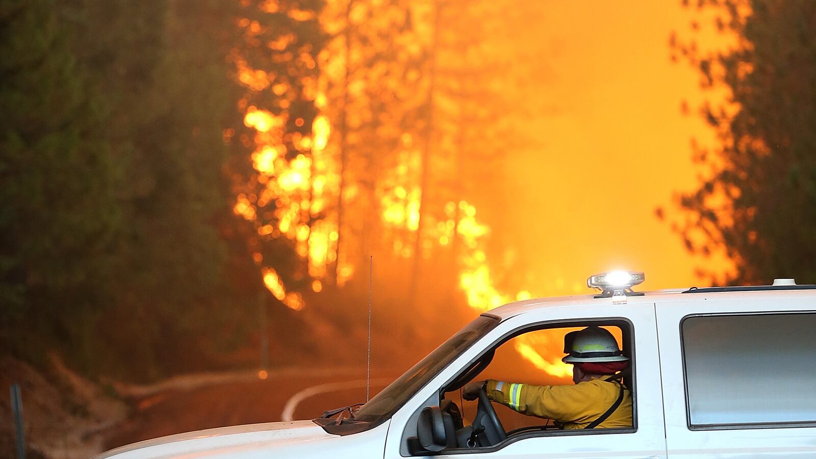 cheats/2013/08/29/drone-fights-ca-wildfire/130829-wildfire-california-cheat_qbbv8g