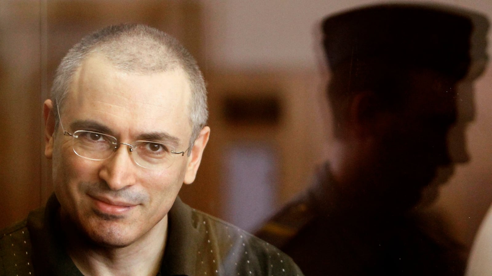 cheats/2013/12/20/putin-pardons-former-oil-tycoon/131220-putin-pardon-cheat_g6u3q5