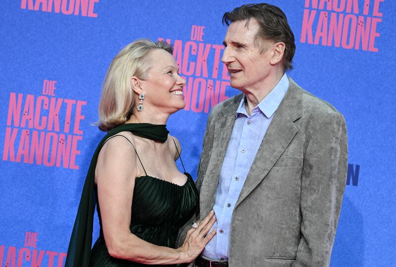 24 July 2025, Berlin: Actors Liam Neeson and Pamela Anderson attend the German premiere of "Die nackte Kanone Reboot" at the UCI Luxe East Side Gallery. Photo: Jens Kalaene/dpa (Photo by Jens Kalaene/picture alliance via Getty Images)
