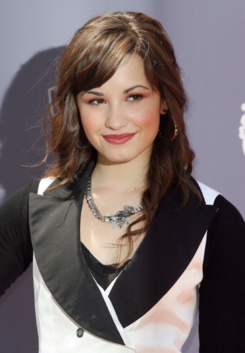 galleries/2012/07/30/too-young-for-makeup-kylie-jenner-willow-smith-more-photos/too-young-makeup-lovato_a4r3a7