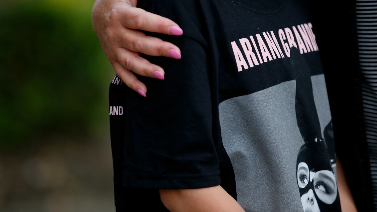 170523-sykes-ariana-grande_hkcvpd