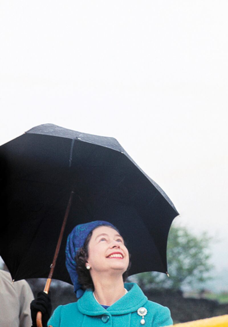 galleries/2012/01/05/photographer-eve-arnold-dies-see-her-photos-of-marilyn-monroe-and-more-photos/eve-arnold-obit-gal-queen-eliz_kx4598