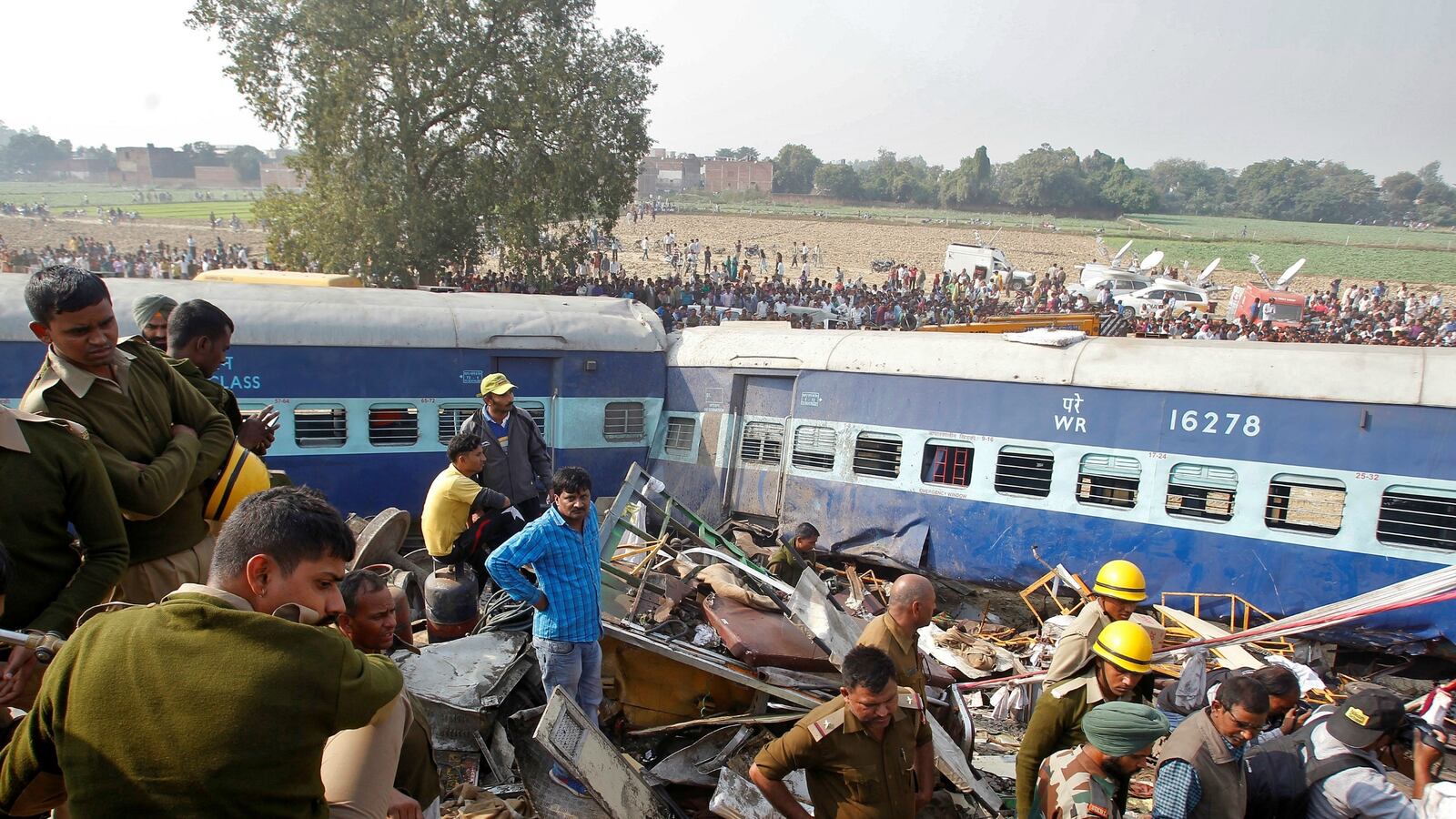 cheats/2016/11/20/more-than-100-killed-in-indian-train-derailment/161120-india-derailment-cheat_zyamoa