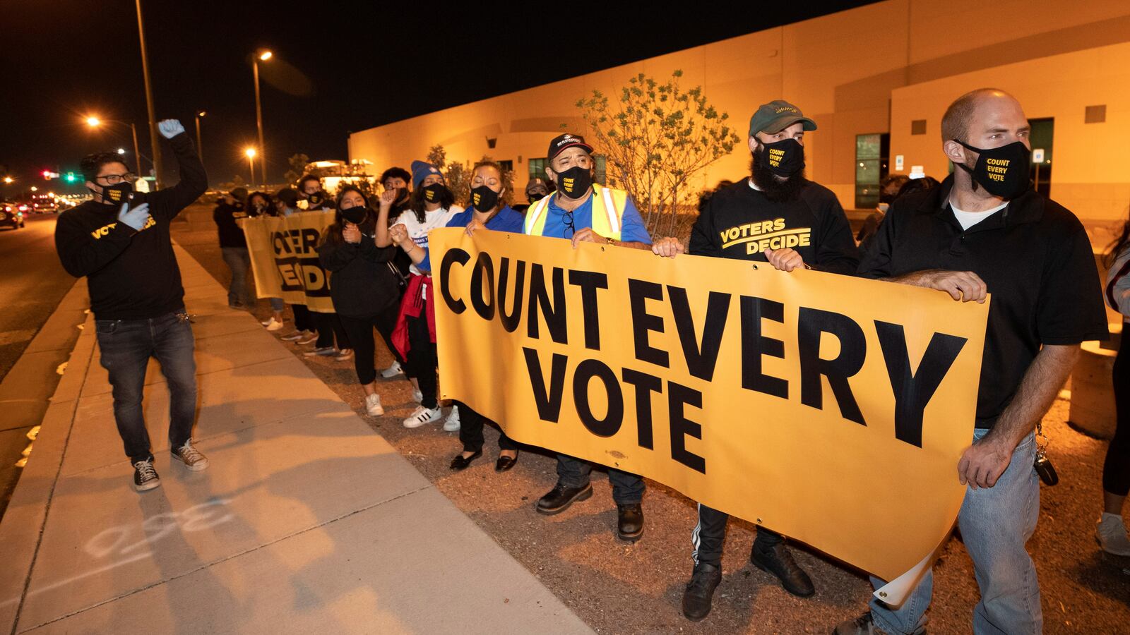 2020-11-05T070224Z_1900288187_RC2VWJ9K25ZG_RTRMADP_3_USA-ELECTION-NEVADA_szc7ui