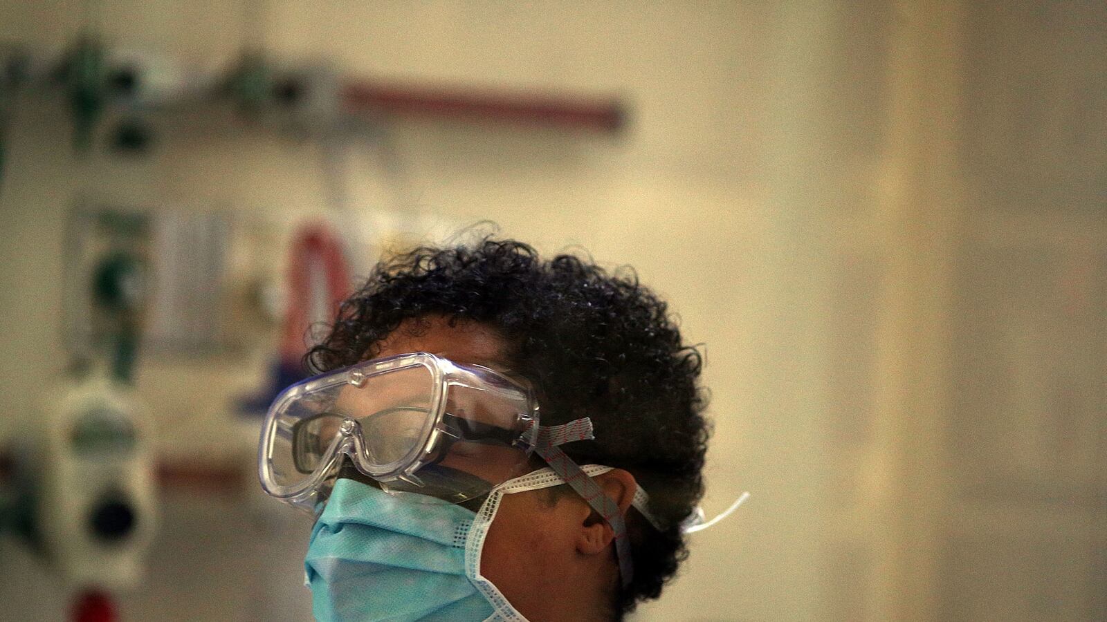 articles/2014/10/21/new-york-nurses-are-the-calm-in-ebola-s-storm/141021-haglage-ebola-nyc-tease_gymtnt