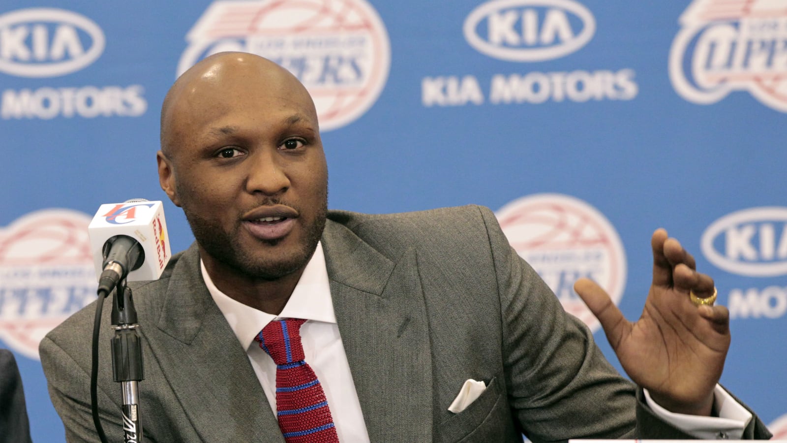 cheats/2015/10/15/lamar-odom-s-prognosis-worsens/151015-lamar-odom-cheat_d3b4yn