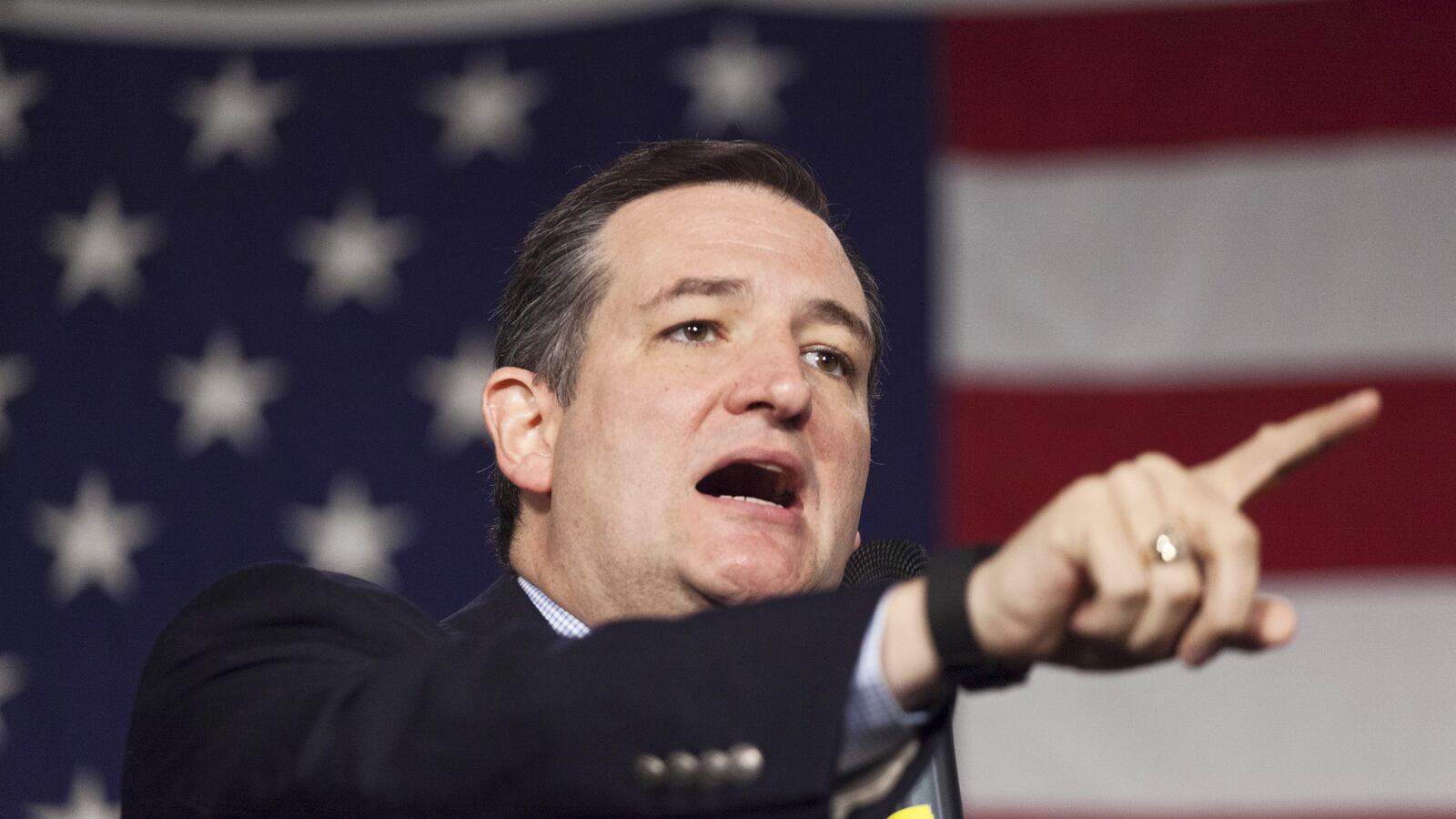articles/2015/11/19/ted-cruz-spreads-war-on-cops-lie/151118-woodruff-cruz-tease_z6pq2t