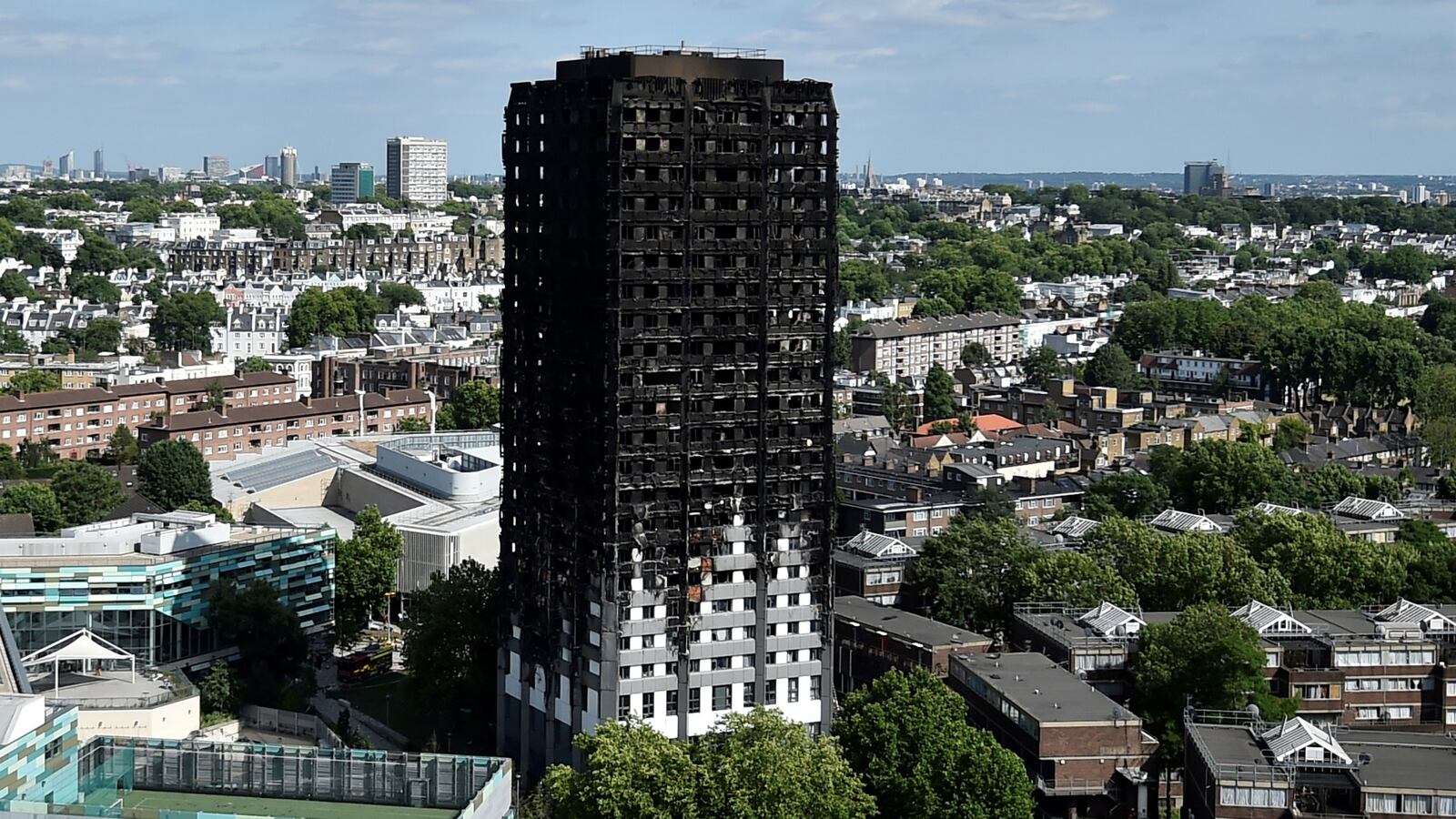 grenfell-tower-fire-london_am6lpx