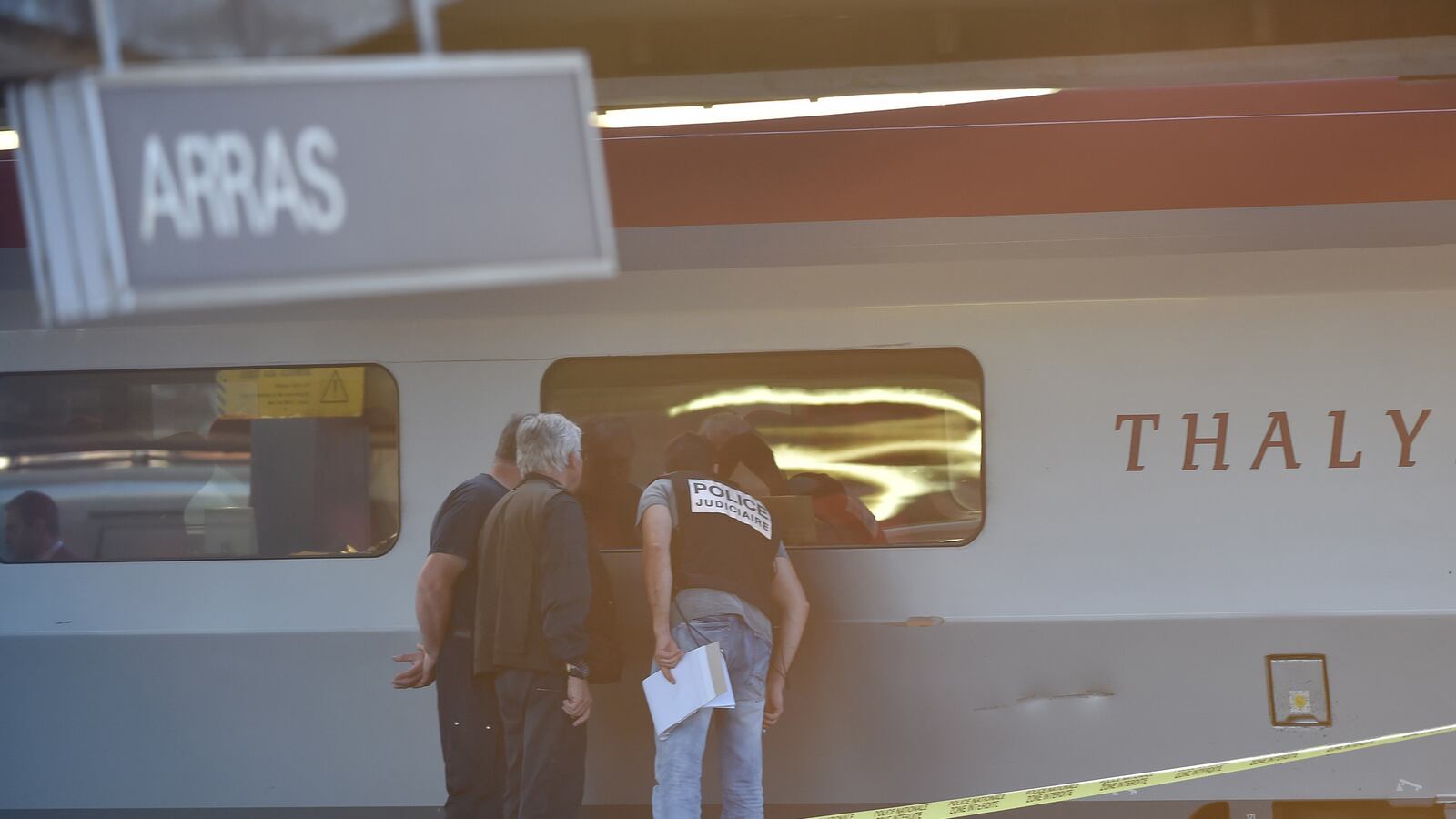 cheats/2015/08/21/americans-stop-gunman-on-french-train/150821-france-gunman-tease_mkaee1