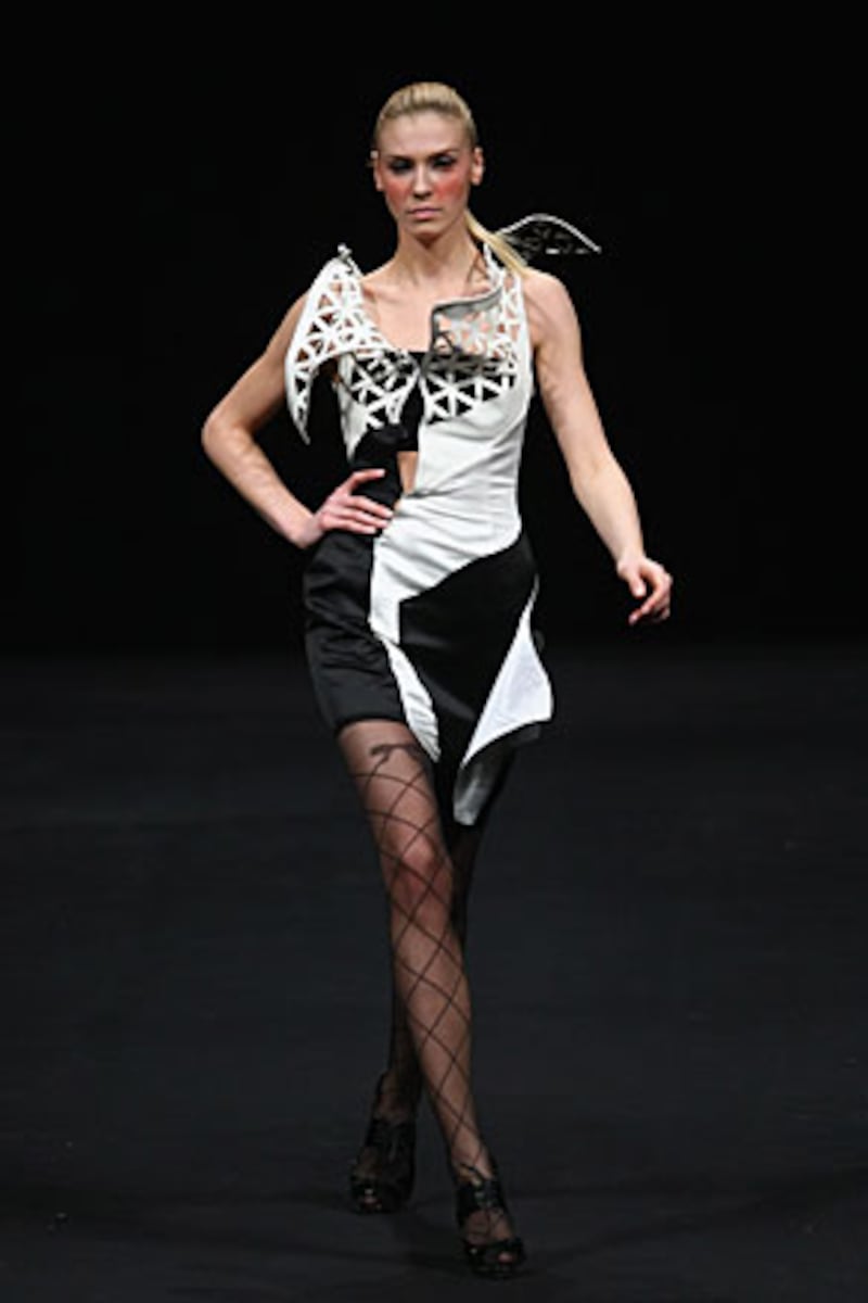 galleries/2009/03/26/china-fashion-week/china-fashion-16_cdyw8i