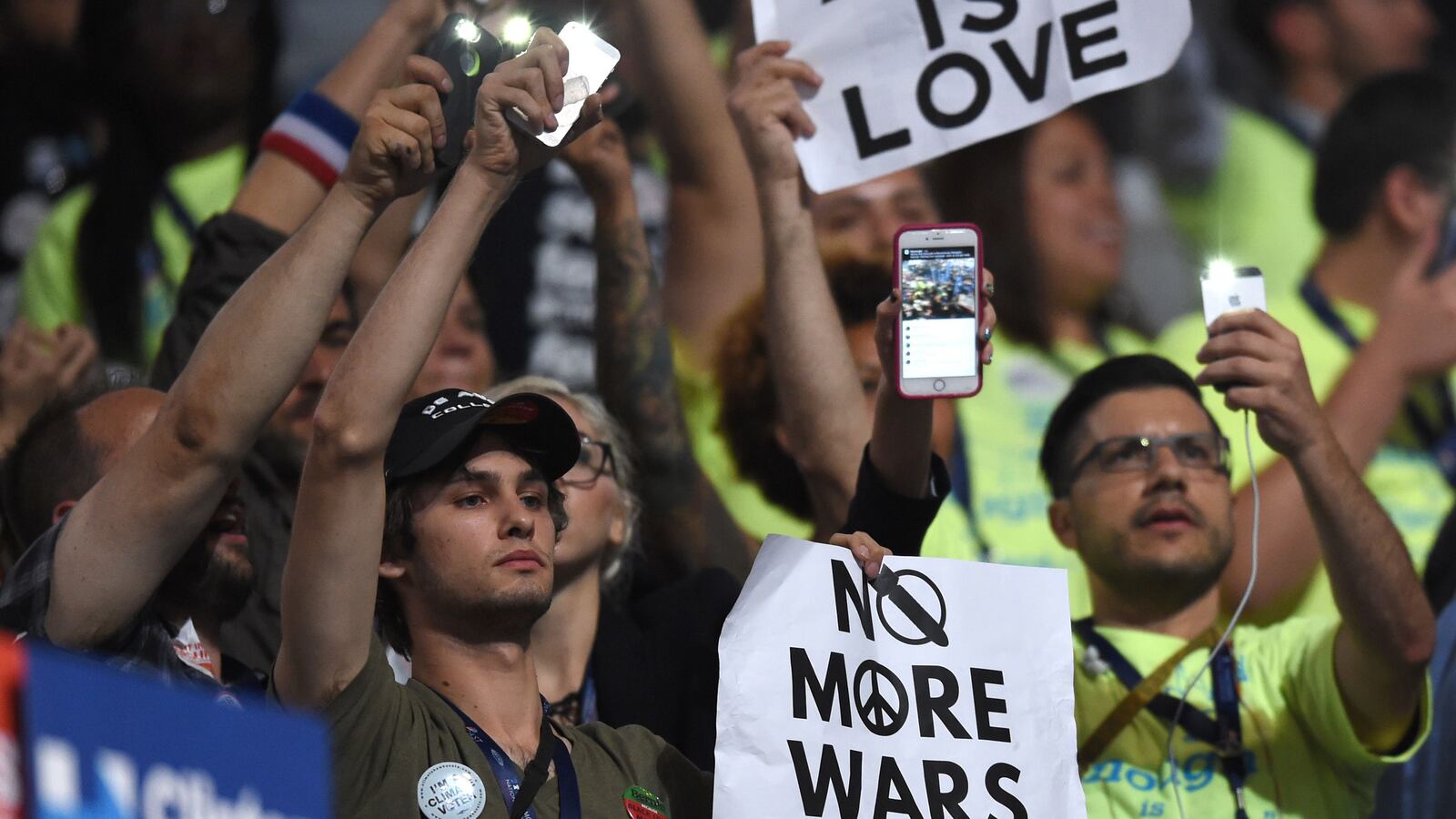 cheats/2016/07/28/bernie-fans-boo-medal-of-honor-winner/160728-dnc-day4-boo-cheat_tcl1wv