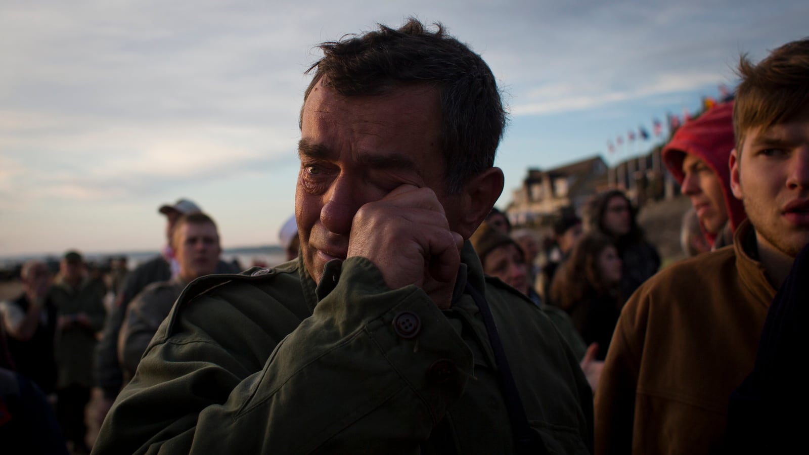 articles/2014/06/06/d-day-70th-anniversary-celebrations-queen-obama-merkel-putin-and-cameron-in-france/140506-sykes-dday-tease2_zbikie