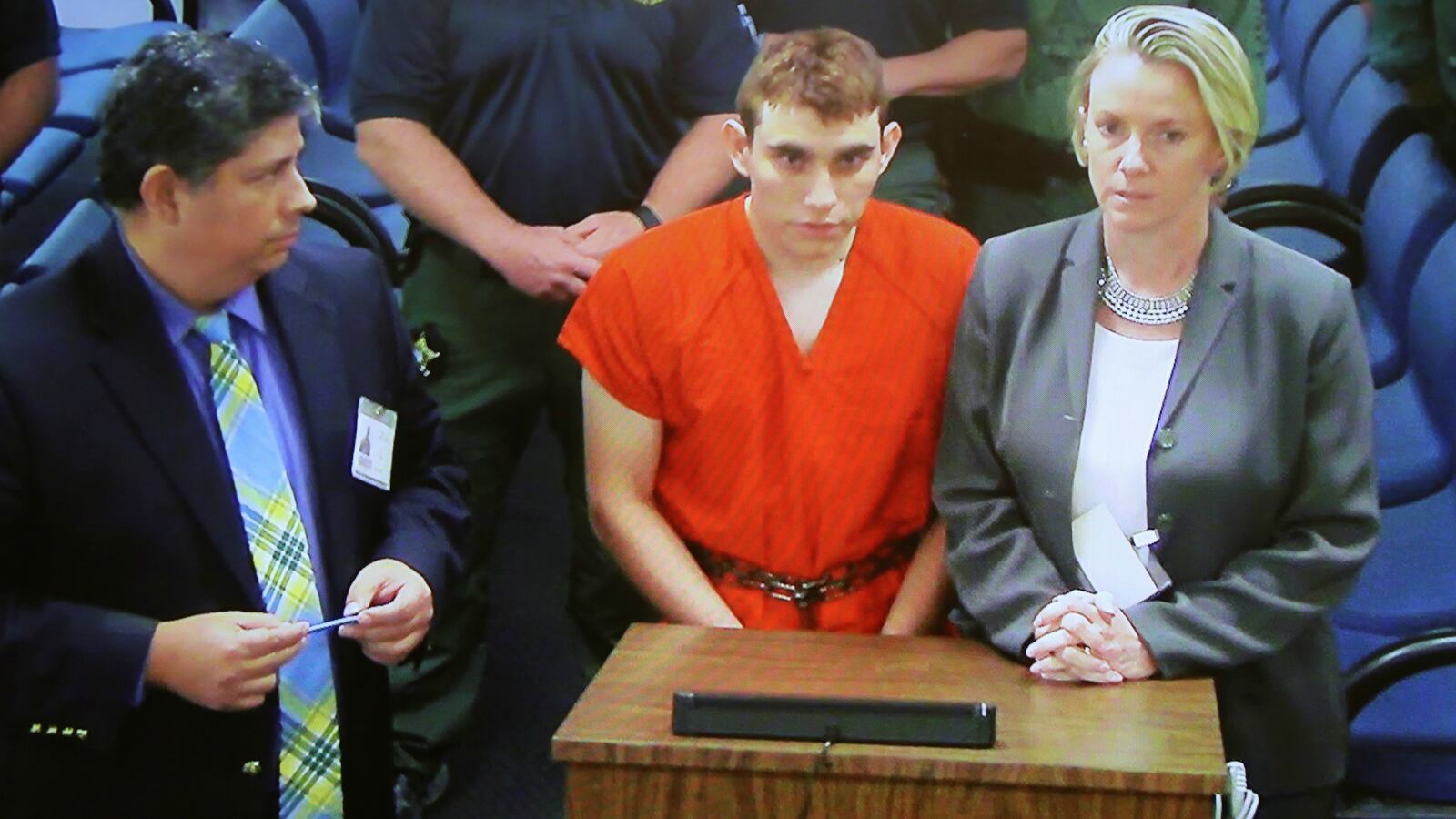 180217-florida-gunman-cutting-snapchat-cheat_jnnzba