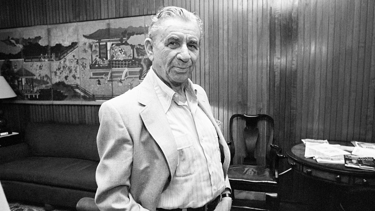 articles/2011/07/18/the-devil-himself-explores-mob-s-fight-against-nazis-during-wwii/mob-fights-nazis-dezenhall_p4b9y8