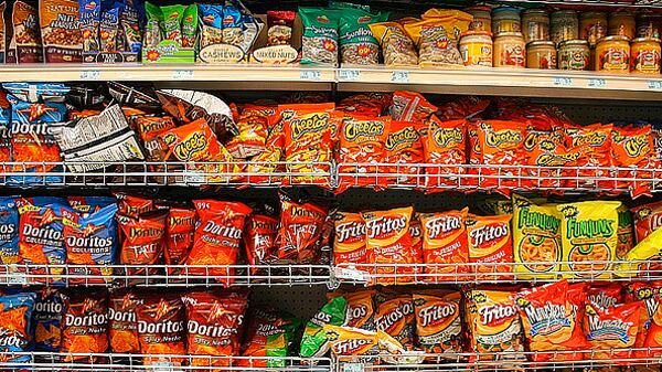 articles/2012/02/01/most-fattening-super-bowl-snacks-pizza-wings-and-potato-chips/deadliest-potato-chips-gal-tease_lub4sf