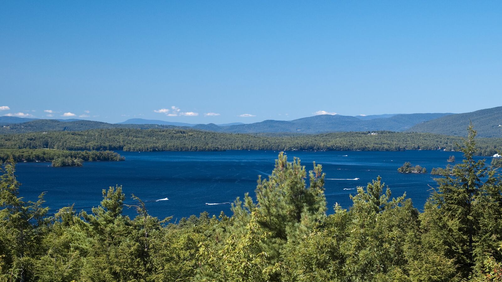 Lake_Winnipesaukee_and_the_Ossipee_Mountains_ckve3r