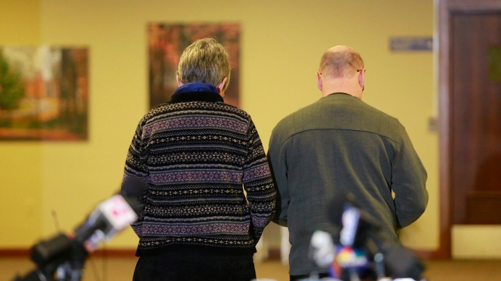 cheats/2014/11/17/kassig-s-parents-pray-for-syria/kassig-parents-cheat_i5h7aw