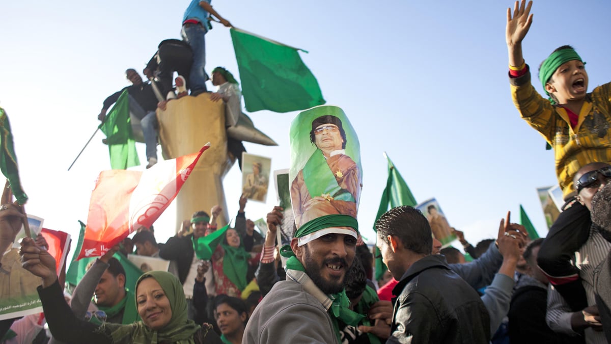 cheats/2011/09/10/gaddafi-loyalists-put-up-fierce-resistance/pro-gaddafi-supporters-libya-cheat_x3k73h