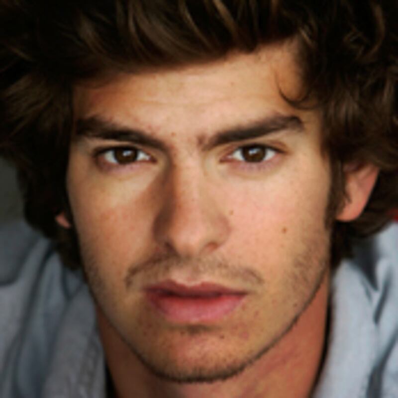 articles/2010/09/17/andrew-garfield-carla-bruni-biography-and-more-yes-list-culture-picks/garfield_127480_g9q2ex