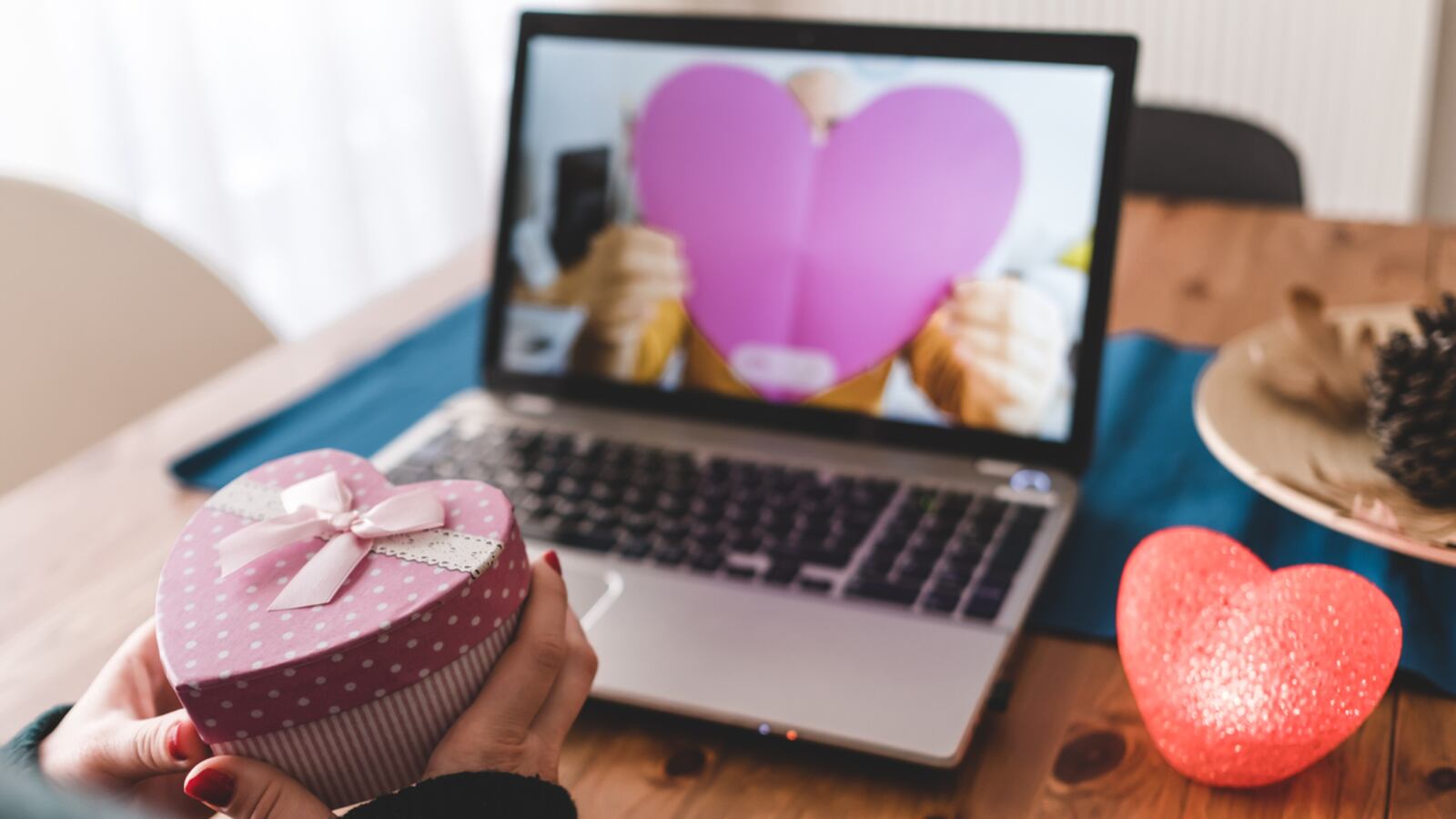 Valentine's Day sales and coupons 2022