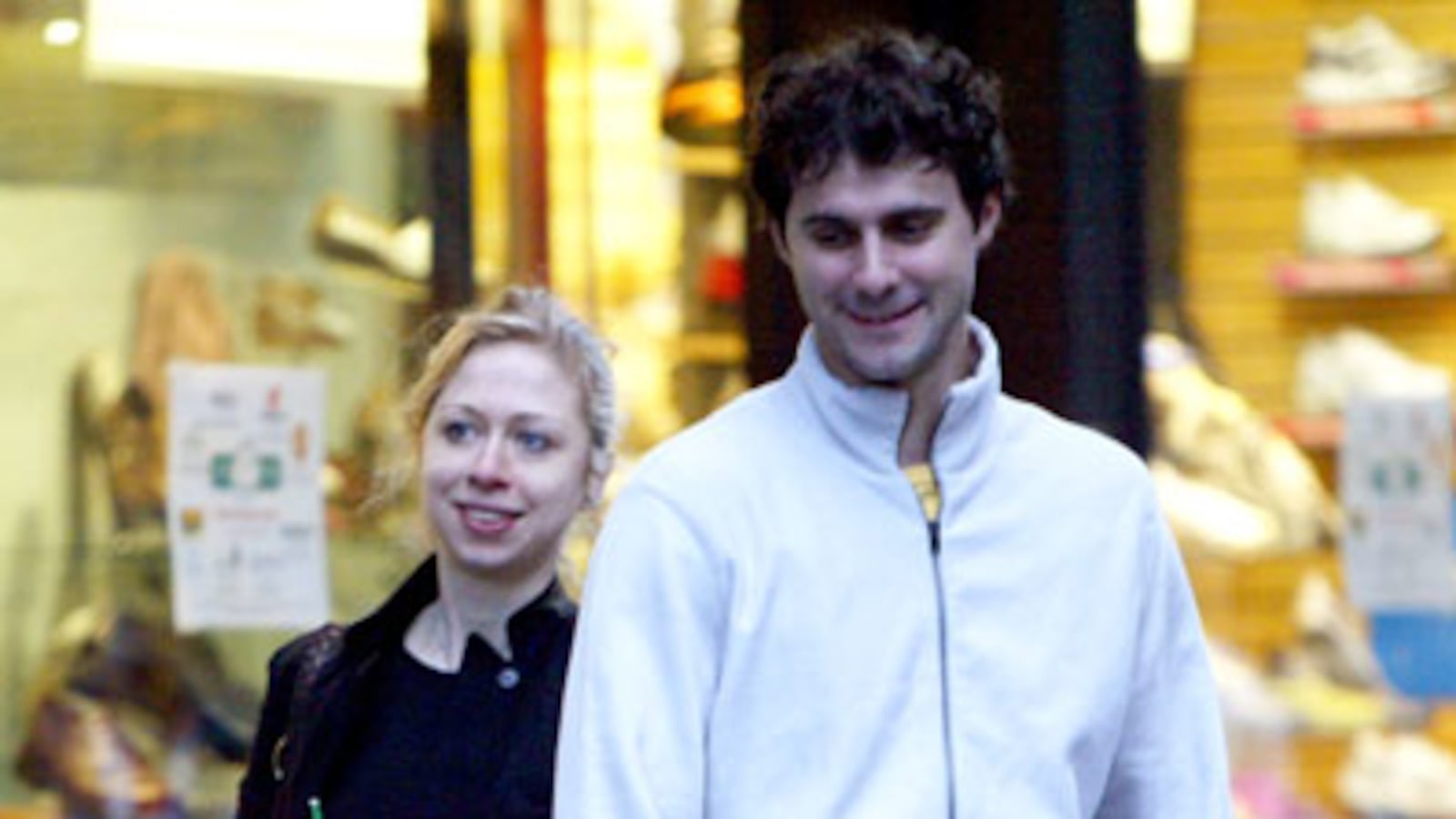 articles/2010/07/14/chelsea-clintons-secret-wedding-plans/clinton-engagement_66086_ho2fnt