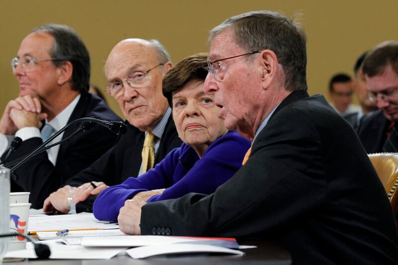 articles/2011/11/03/supercommittee-s-high-stakes-can-it-deliver-a-debt-deal/super-committee-agreement-clift_o8nsgd