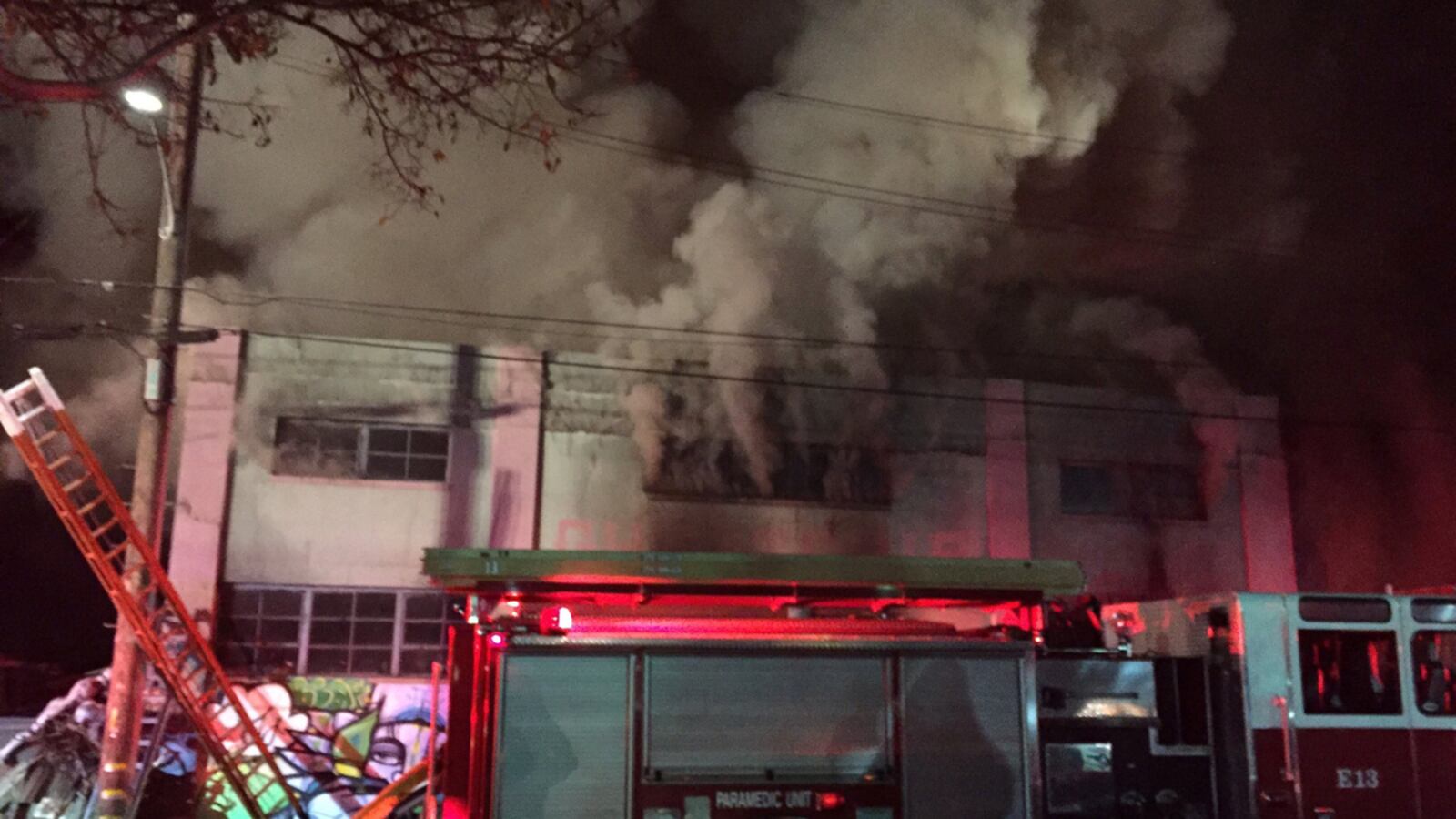 cheats/2016/12/08/inspectors-didn-t-enter-warehouse-for-30-yrs/161208-oakland-warehouse-fire-cheat_j6iegz