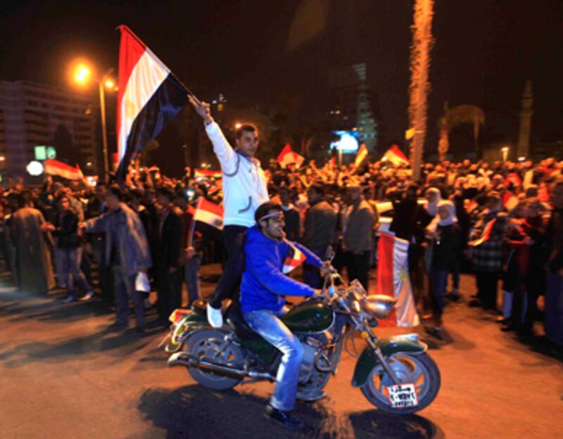 articles/2011/02/11/egypt-protesters-mubarak-flees-as-demonstrators-surround-palace/dehghanpisheh-mubarak-resigns_159551_sj91mq