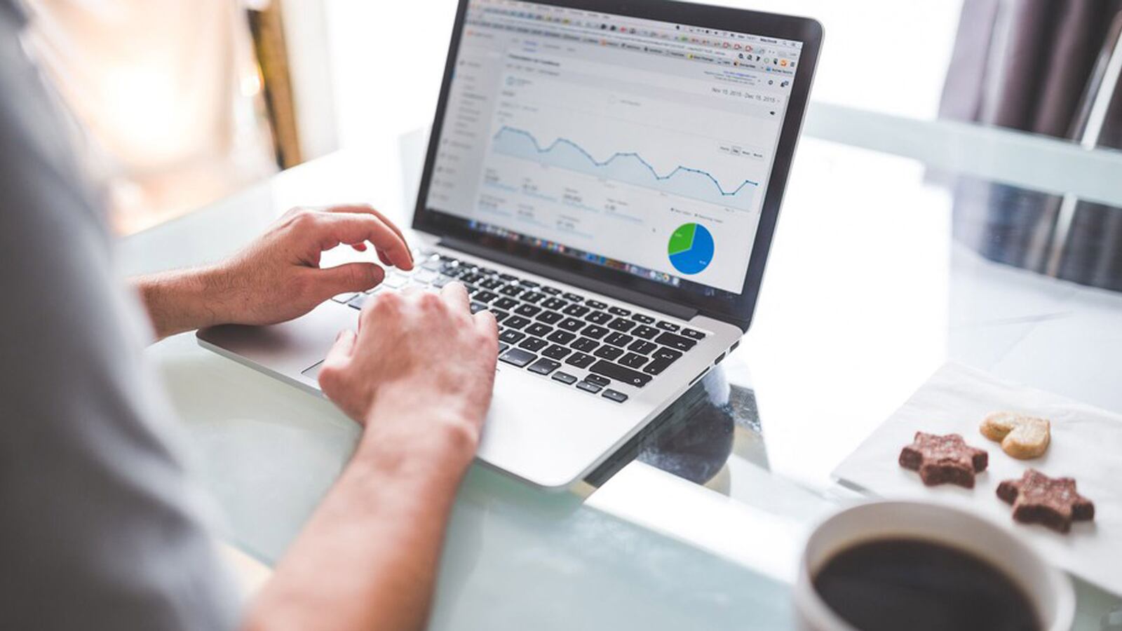 20170922_SEO_serpstat_hero_image_ueojdq