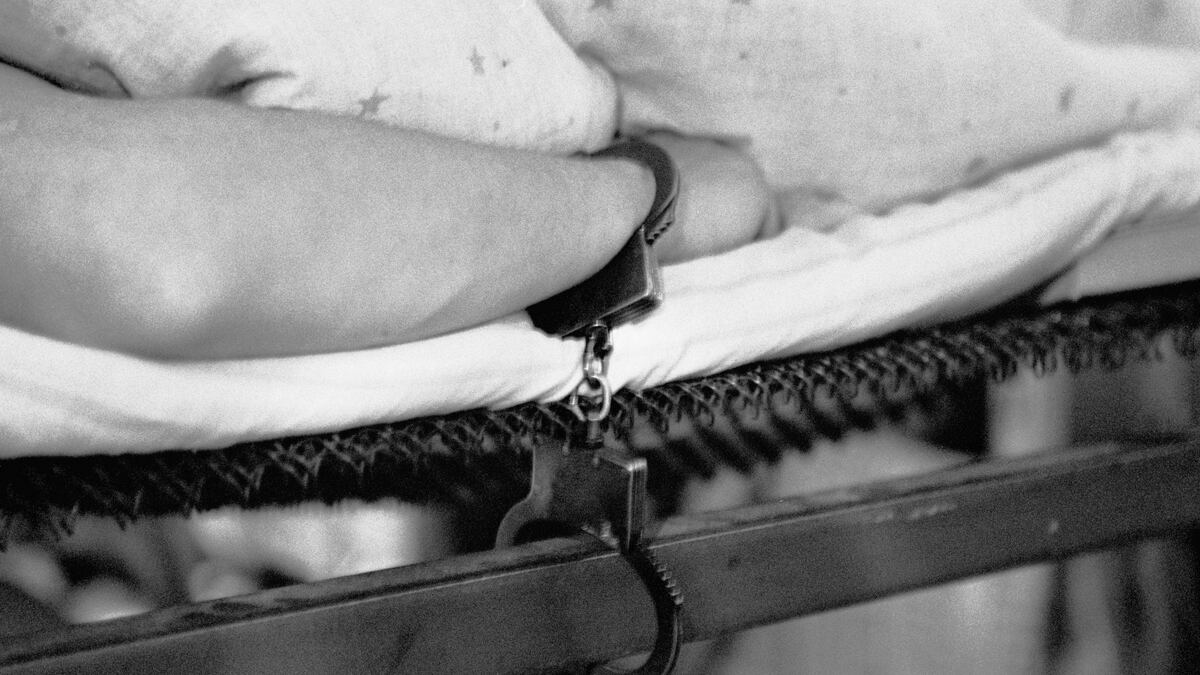 cheats/2011/09/21/undocumented-worker-gives-birth-shackled/women-shackled-bed-cs_i7mucm