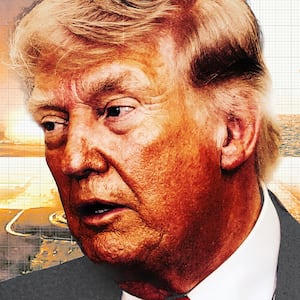 Donald Trump in front of images of the Iran War.