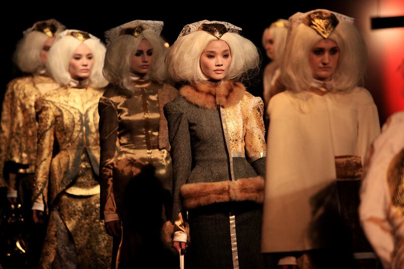 galleries/2014/02/11/thom-browne-s-holy-runway-at-new-york-fashion-week-2014-photos/thombrowne-gal-13_utalgd