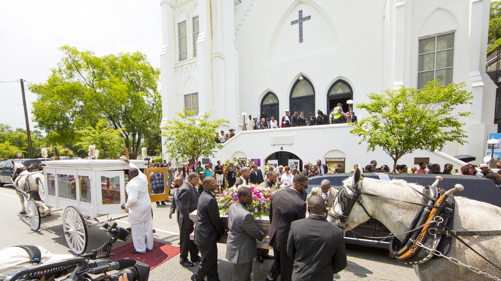 cheats/2015/09/24/charleston-divides-church-shooting-fund/150924-ame-cheat_bdagia