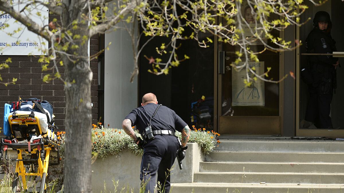 cheats/2012/04/02/5-hurt-in-oakland-calif-shooting/oakland-shooting-teaser_lsf65x