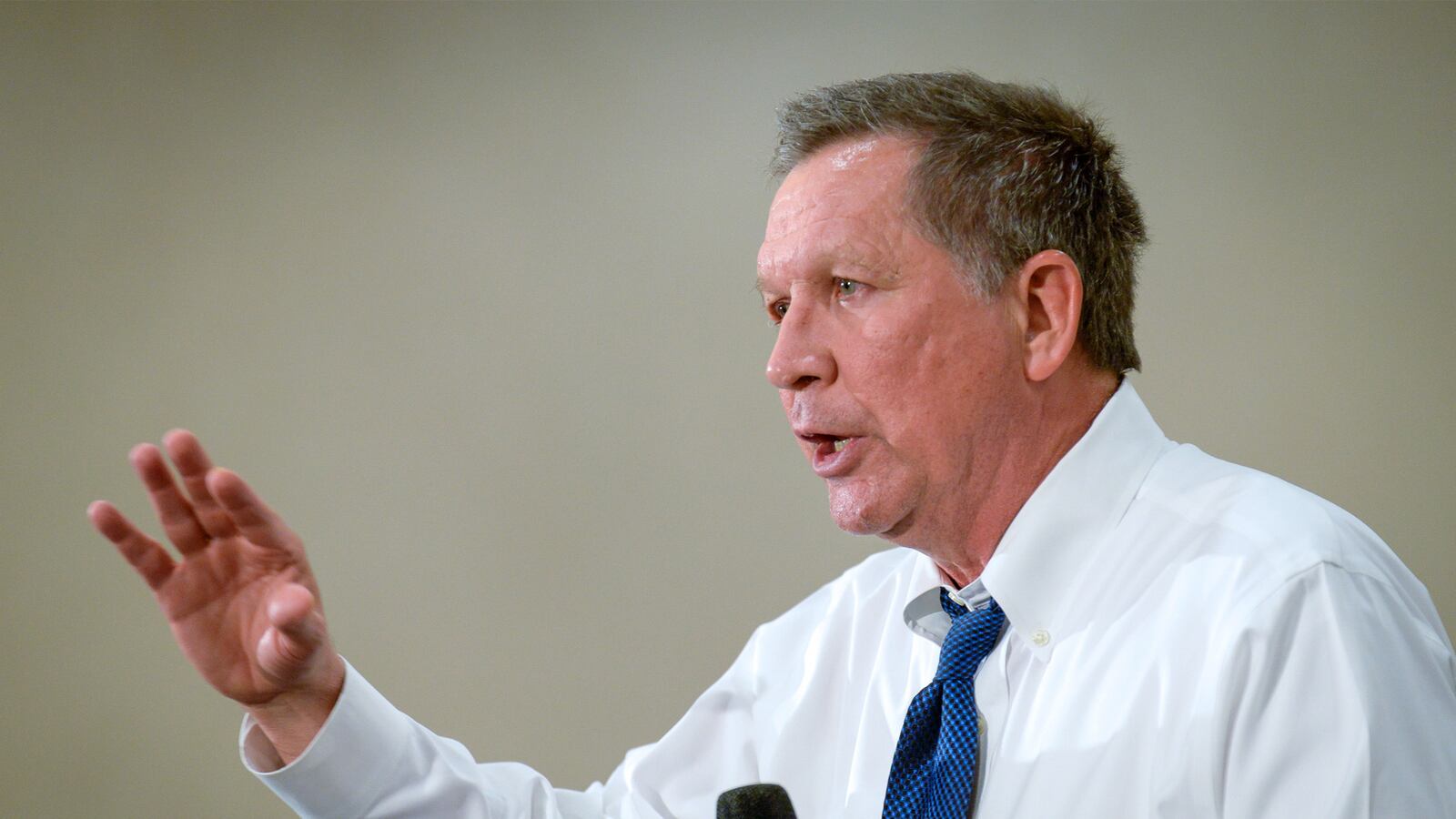 articles/2016/04/19/it-s-john-kasich-s-turn-to-accuse-ted-cruz-of-dirty-tricks/160419-woodruff-kasich-cruz-tease_pwnyln