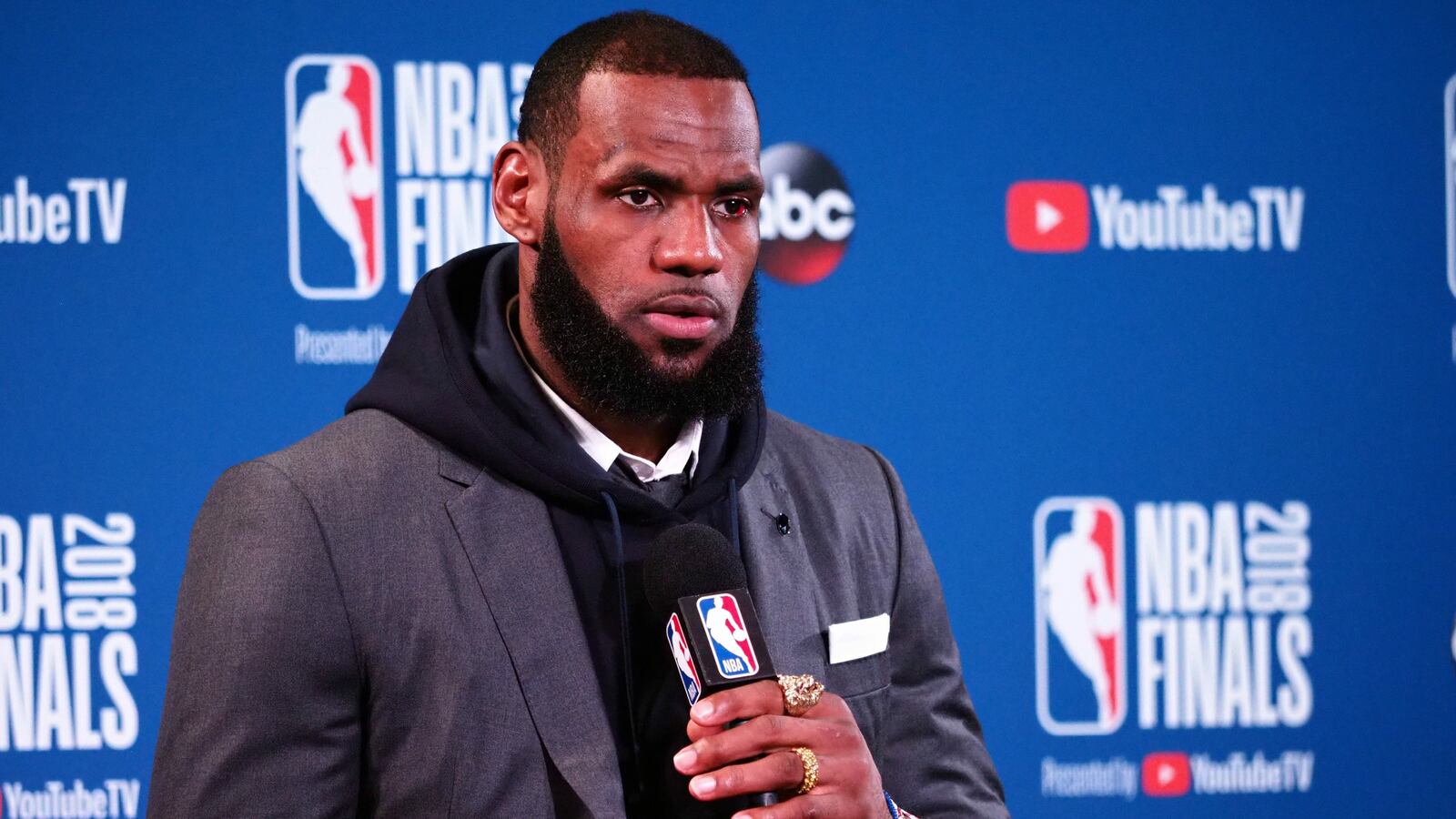 180806-lebron-james-docuseries-cheat_c7wqk7