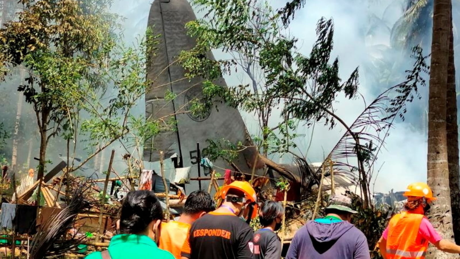 2021-07-04T091007Z_1445620807_RC2KDO9NE2ZV_RTRMADP_3_PHILIPPINE-AIRPLANE-CRASH_vkhksd