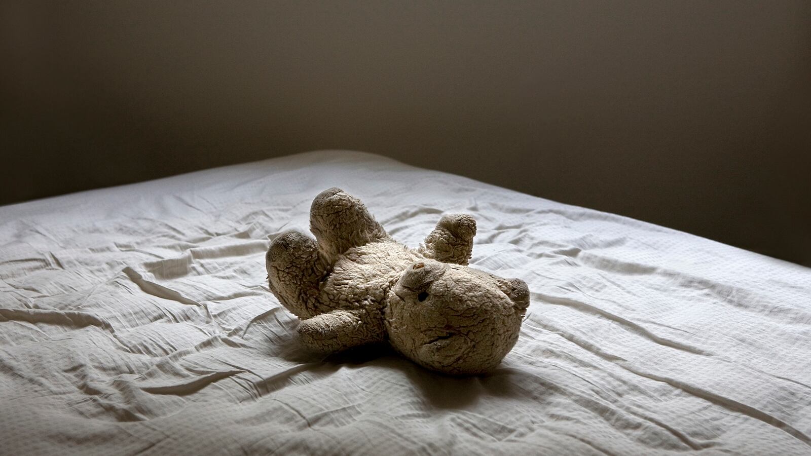 articles/2014/08/05/postpartum-stigma-why-my-patient-committed-suicide/140804-kim-suicide-tease_ubf5gl