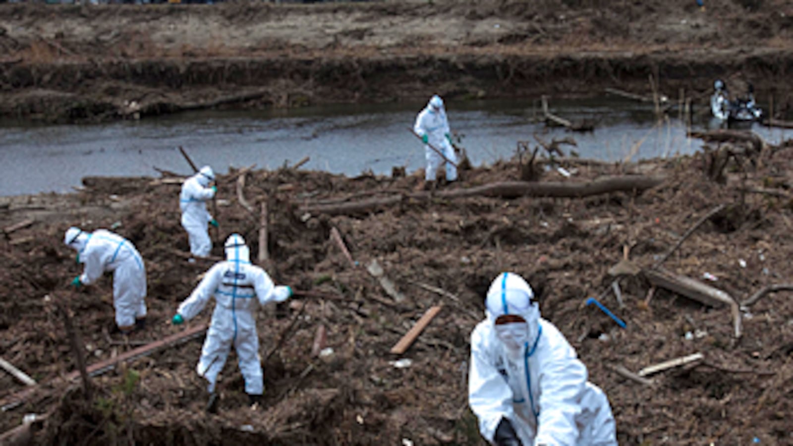 cheats/2011/04/07/big-quake-rocks-northeast-japan/japan-evacuation-zone_pbwqks