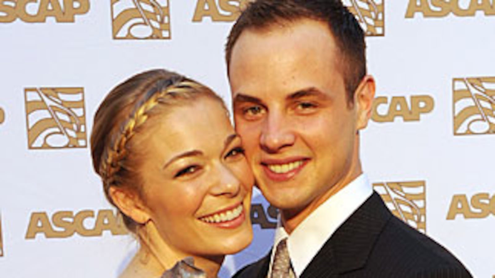 cheats/2009/03/18/leann-rimes-a-cheater/leann-rimes_py4pzs