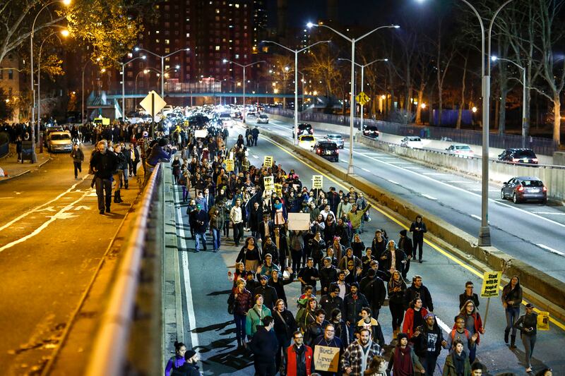 galleries/2014/11/26/day-2-ferguson-protesters-take-to-the-streets-across-the-u-s-photos/141125-ferg-3_axjhr8