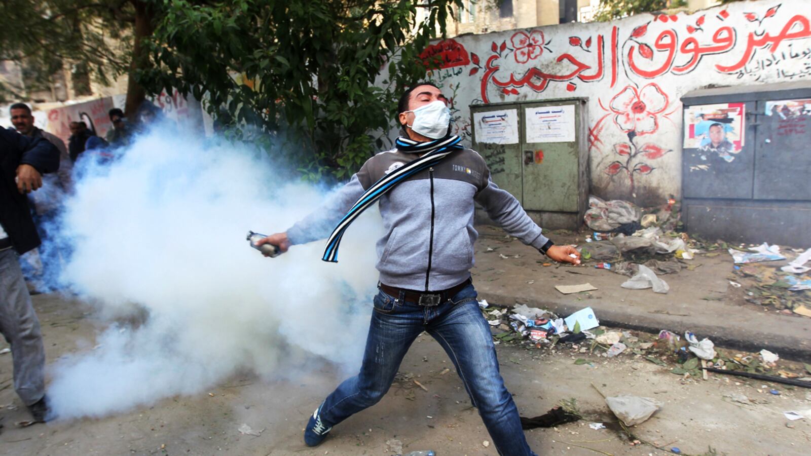 articles/2011/11/20/egypt-in-chaos-as-protesters-call-for-military-council-to-transfer-power/is-egypt-military-losing-control-giglio_avcaaz