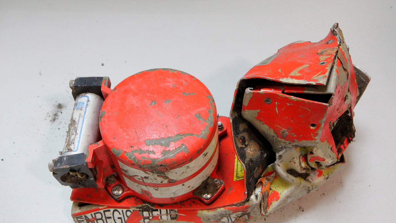 galleries/2015/04/02/what-does-a-plane-s-black-box-look-like/150402-blackboxes-01_m3dubp