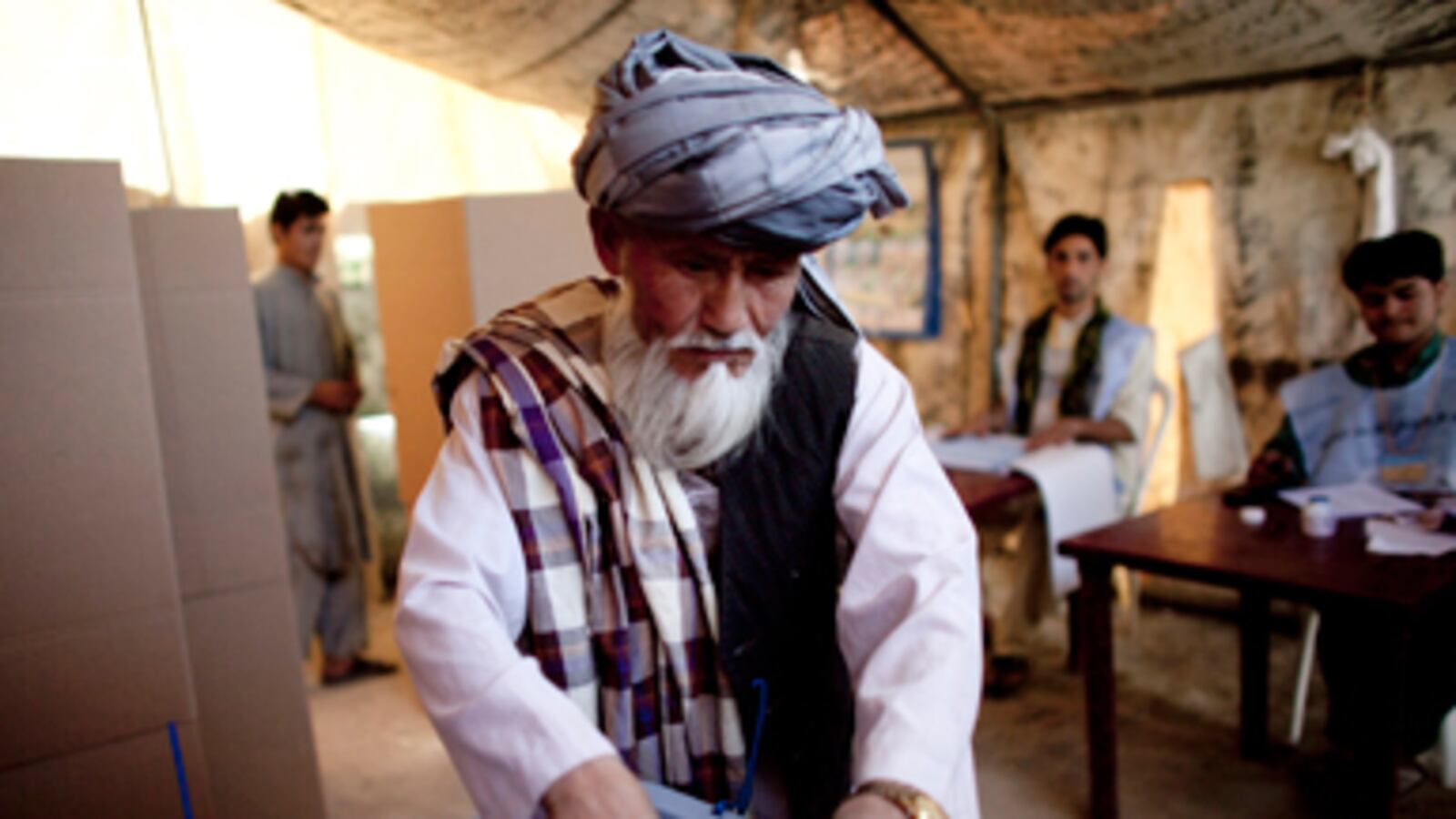 cheats/2010/09/24/widespread-fraud-taints-afghan-election/afghan-election-fraud_biytha