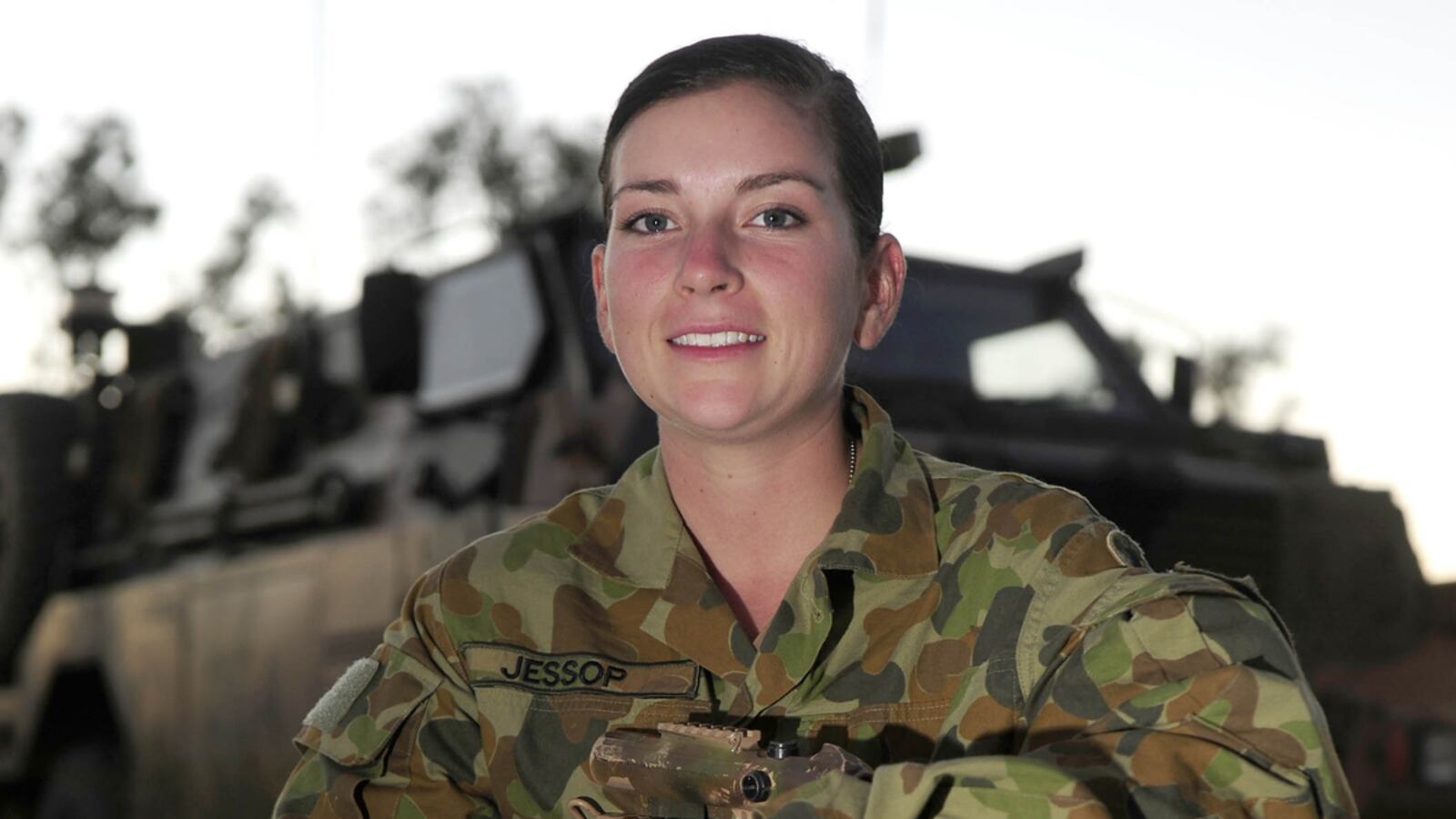 cheats/2011/09/27/australia-to-let-women-serve-in-combat/women-military-australia-cheat_mxkqqz