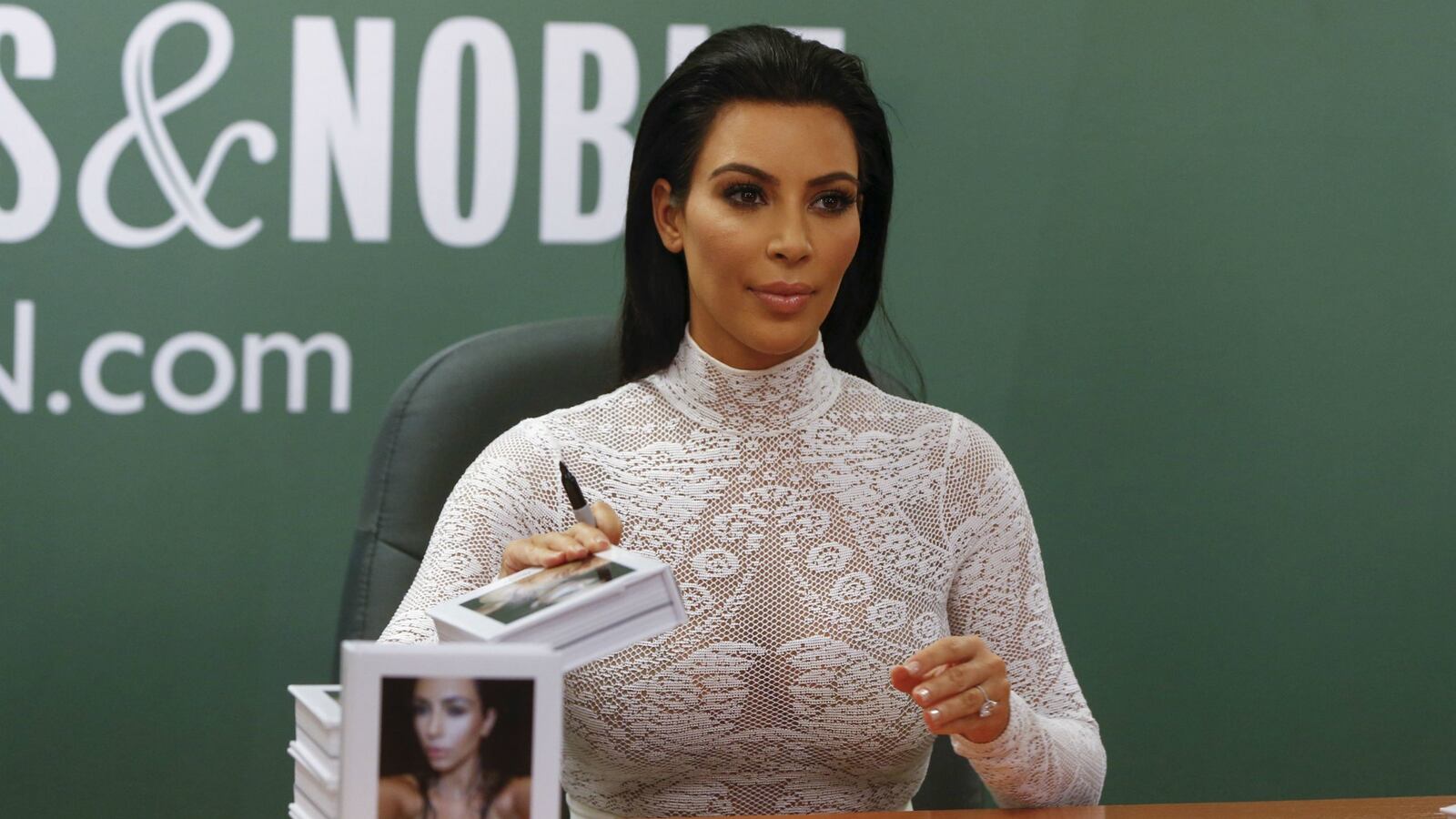 cheats/2015/08/11/fda-warns-against-kim-kardashian-post/150811-kardashian-fda-cheat_xmwp0a