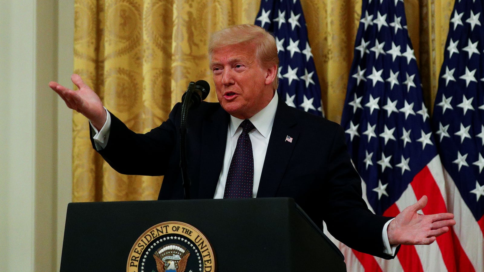 2020-06-17T191711Z_1182725434_RC27BH95SZX9_RTRMADP_3_USA-TRUMP_qc6kgj