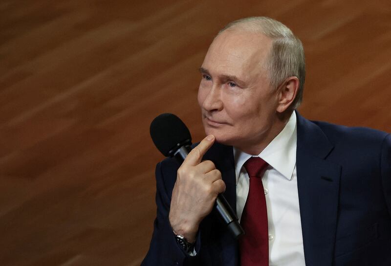 Russian President Vladimir Putin attends a meeting with students and teachers at a concert hall of a music school as he visits the Sirius educational centre for gifted children near Sochi in the Krasnodar region, Russia, May 19, 2025. Sputnik/Vyacheslav Prokofyev/Pool via REUTERS ATTENTION EDITORS - THIS IMAGE WAS PROVIDED BY A THIRD PARTY.