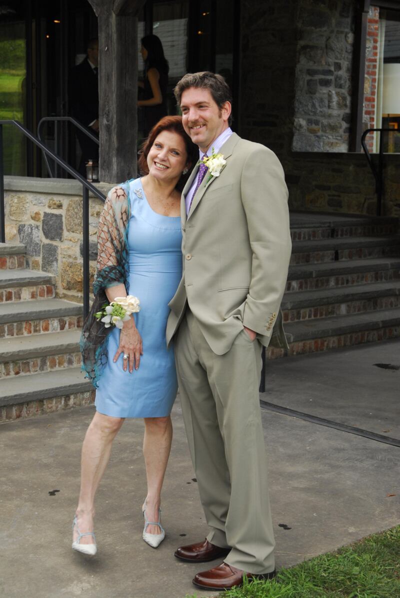 articles/2016/05/08/the-surreal-story-of-a-purple-faced-lady-and-my-mom-s-stolen-jewels/160507-shachtman-missing-jewels-hunt-embed-4_b5znii