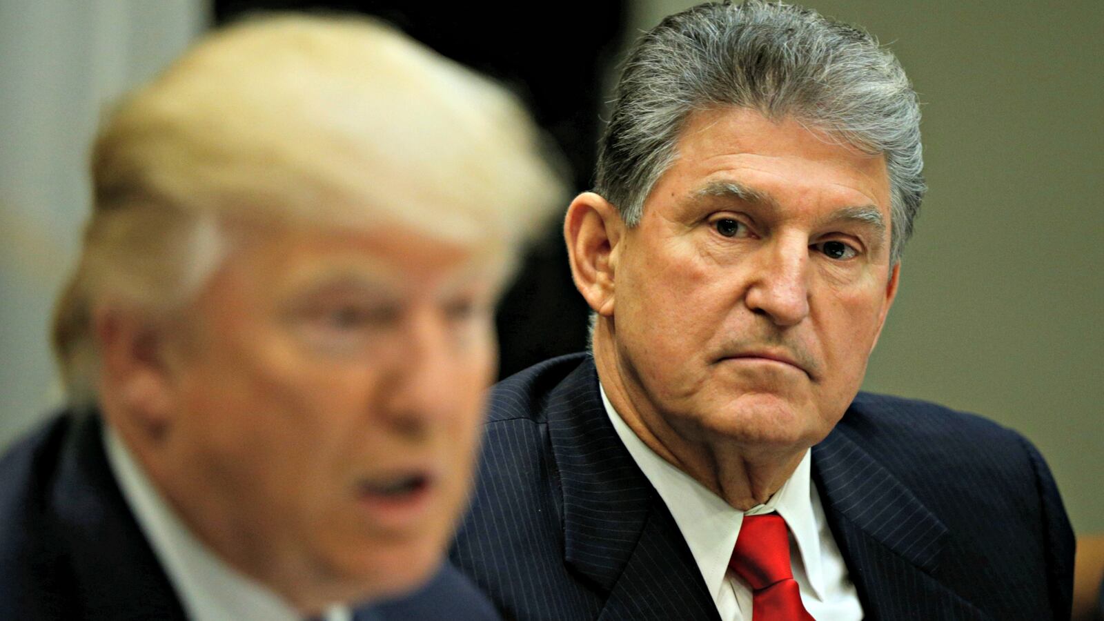 170718-manchin-trump-kevin-lamarque_bsvcq1